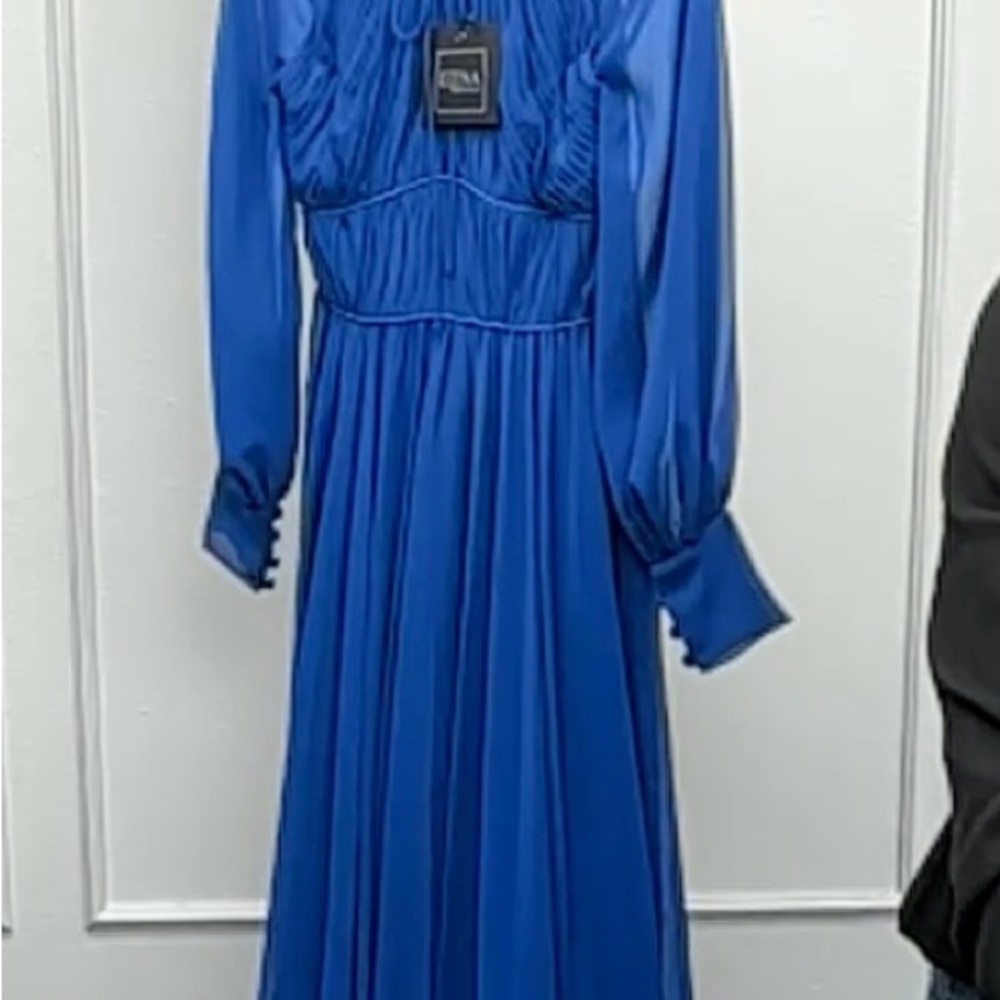NWT Elegant Ieena Mac Duggal Long Chiffon Gown with Sleeves Dress - size 2 - Picture 2 of 4